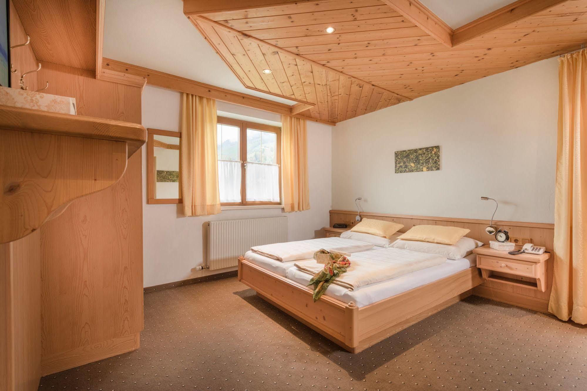 Gaestehaus Gratz - Inklusive Eintritt In Die Alpentherme Dorfgastein Buitenkant foto
